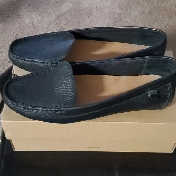 UGG Loafer - Picture 2 of 6